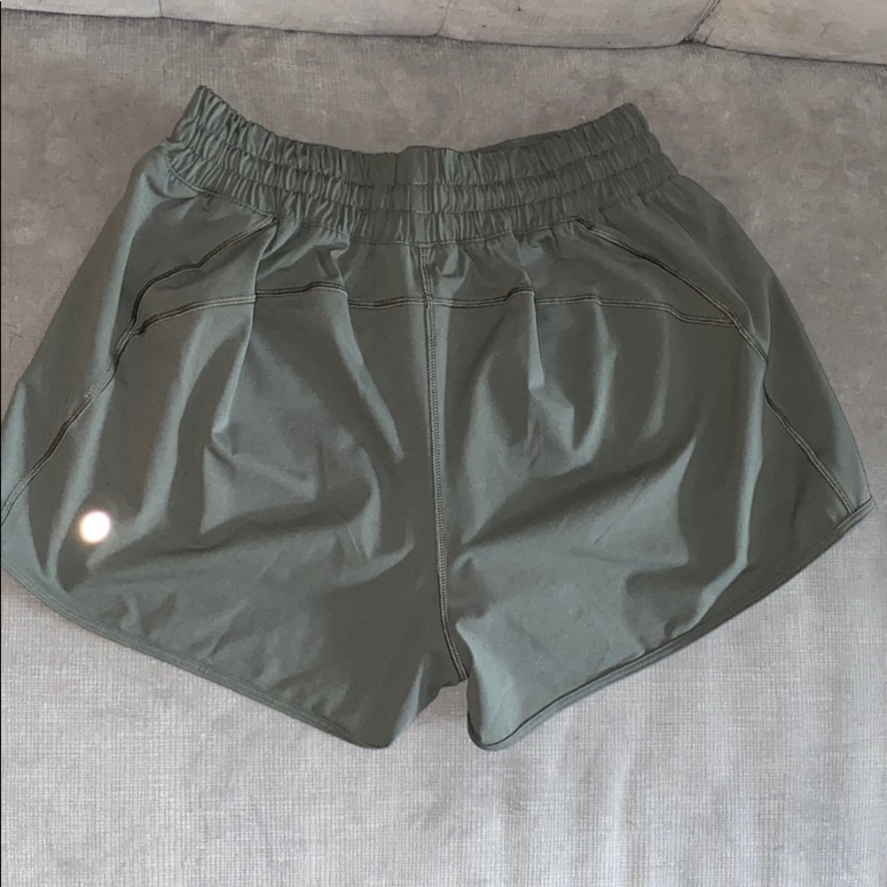 Lululemon rare seasonal shorts Green Size 4 - Picture 3 of 3